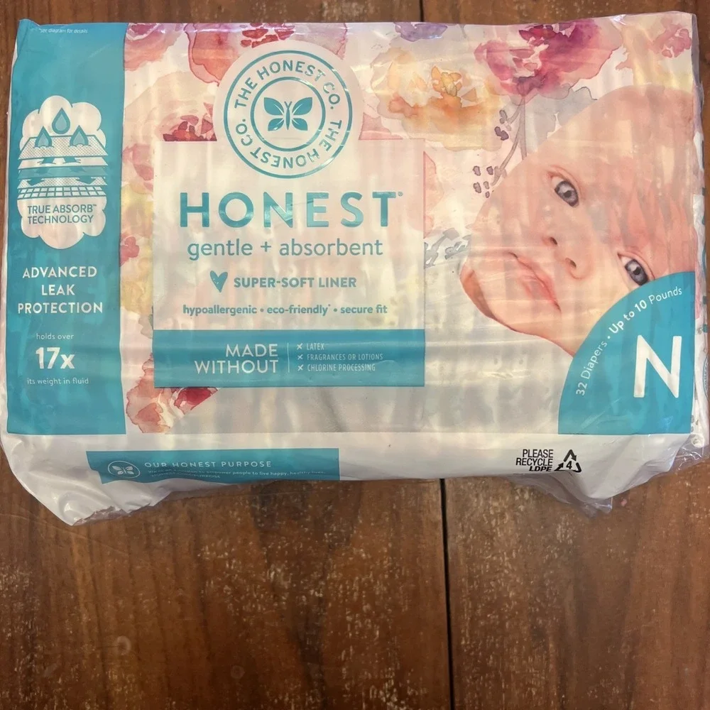 The Honest Company Clean Conscious Newborn Diapers Hypoallergenic 32 Count Pack